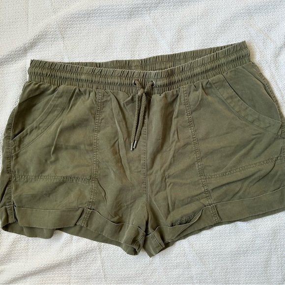LOT of 3 Women's Elastic Waist Shorts Size Large 14 Democracy / Universal Thread - Picture 2 of 11